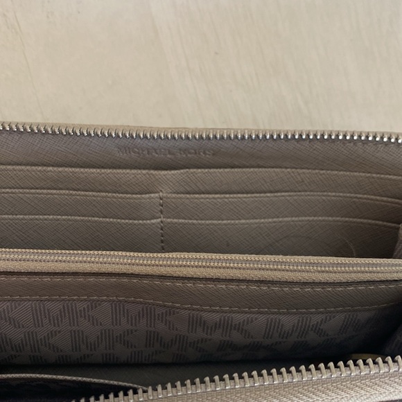 Michael Kors Wallet - Picture 6 of 6